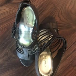 Nine & CO Women’s sandals size 9.5 wedge back zipper